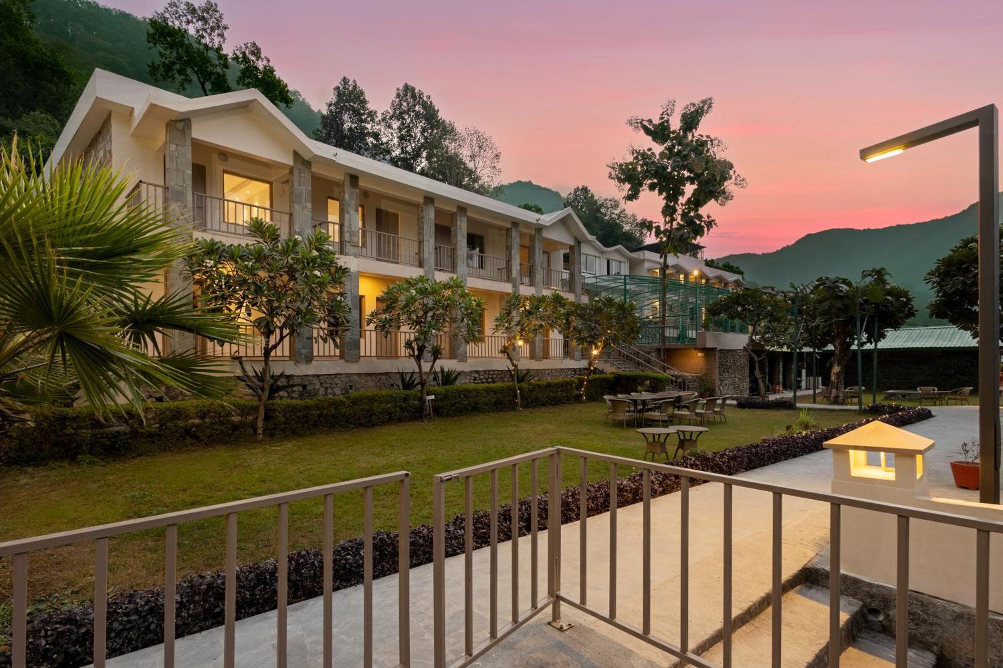 Sterling Corbett Hotel Garjia Ngoại thất bức ảnh